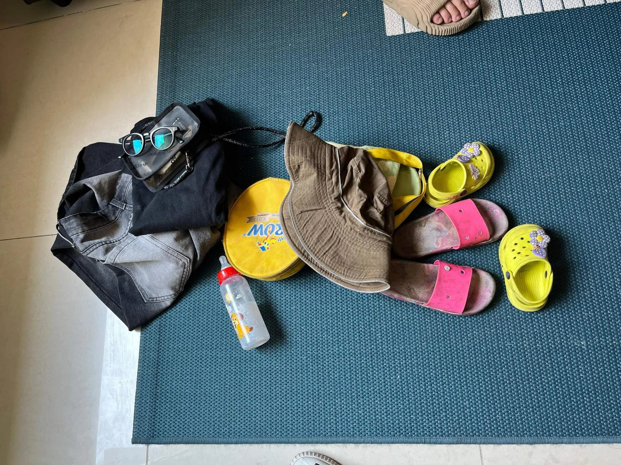 Cô gái 21 tuổi dẫn dụ 2 cháu bé ở phố đi bộ Nguyễn Huệ về căn hộ chung cư như thế nào?-2