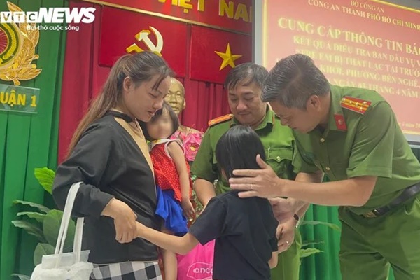 Người mẹ đoàn tụ 2 con gái sau gần 42 giờ thất lạc ở phố đi bộ Nguyễn Huệ: Mừng quá trời mừng!”-4