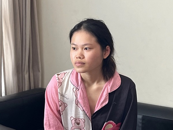 Người mẹ đoàn tụ 2 con gái sau gần 42 giờ thất lạc ở phố đi bộ Nguyễn Huệ: Mừng quá trời mừng!”-1