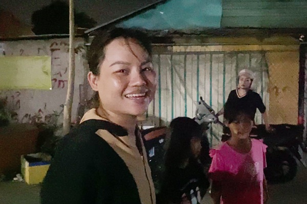 Người mẹ đoàn tụ 2 con gái sau gần 42 giờ thất lạc ở phố đi bộ Nguyễn Huệ: Mừng quá trời mừng!”-2