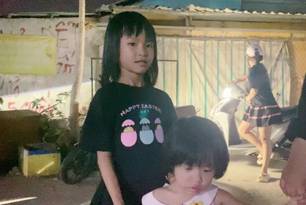 Người mẹ đoàn tụ 2 con gái sau gần 42 giờ thất lạc ở phố đi bộ Nguyễn Huệ: Mừng quá trời mừng!”-3