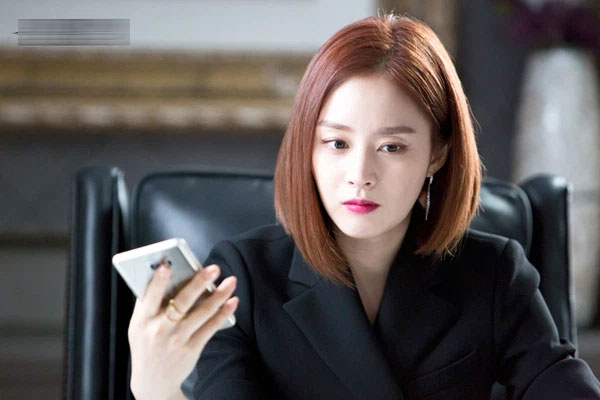 Lướt Facebook, người phụ nữ bỗng thấy chồng trong avatar của người lạ: Sự thật tàn khốc được hé lộ-1