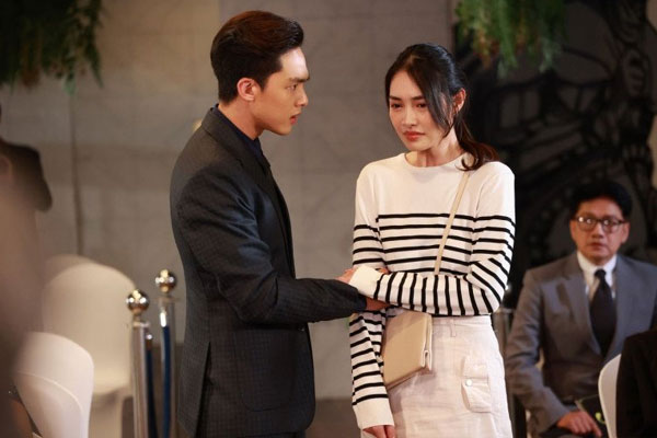 Dồn hết tiền tiết kiệm để chữa bệnh cho con gái, nhận tin nhắn của vợ tôi cười cay đắng-1