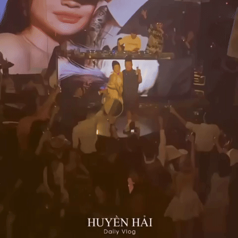 Hé lộ hình ảnh Quang Hải và Chu Thanh Huyền tình cảm trên bar, quẩy hết mình khi xả vai cô dâu chú rể-1