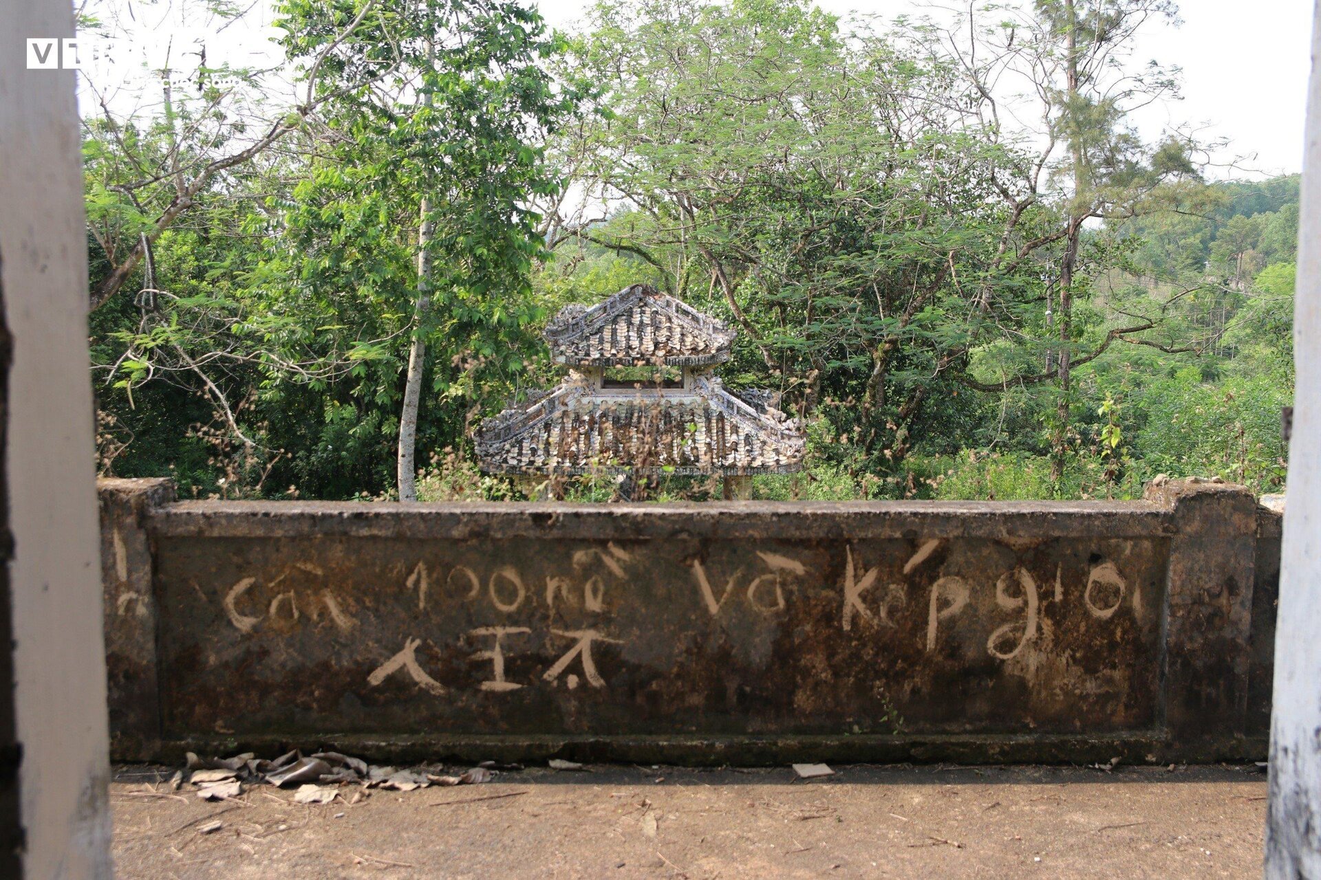 Vì sao dinh thự của bạo chúa miền Trung” bị bỏ hoang đến rợn người?-4