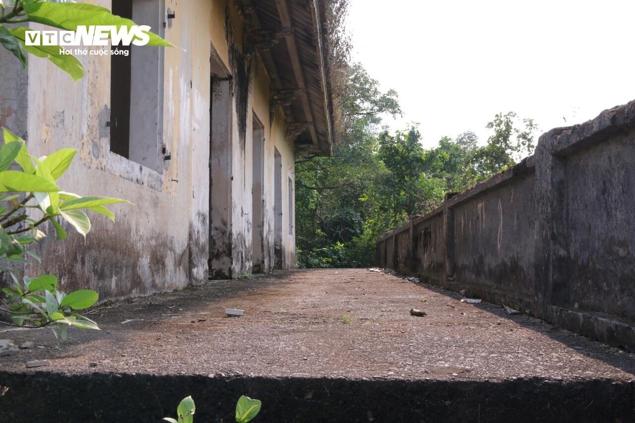 Vì sao dinh thự của bạo chúa miền Trung” bị bỏ hoang đến rợn người?-8