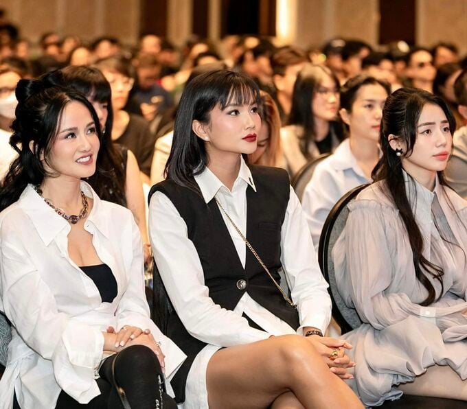 H’Hen Niê lộ nhẫn khủng ở ngón áp út sau tin bí mật kết hôn-1