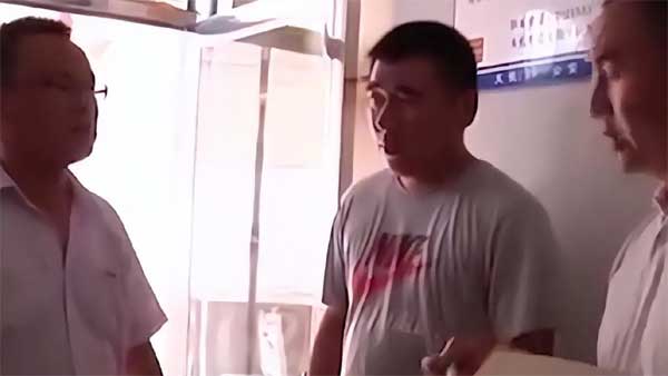 Người đàn ông mua vé số liên tục trong 1 năm, khi trúng thưởng 142 triệu lại không đến nhận: Cảnh sát vào cuộc phanh phui sự thật bất ngờ-2