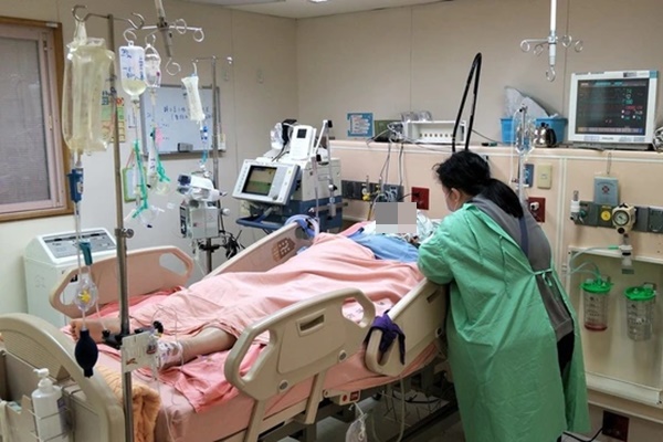 Cô gái 30 tuổi bị đột quỵ, liệt tứ chi, phải đặt vô số ống thở vì thức uống nhiều người uống mỗi ngày-1