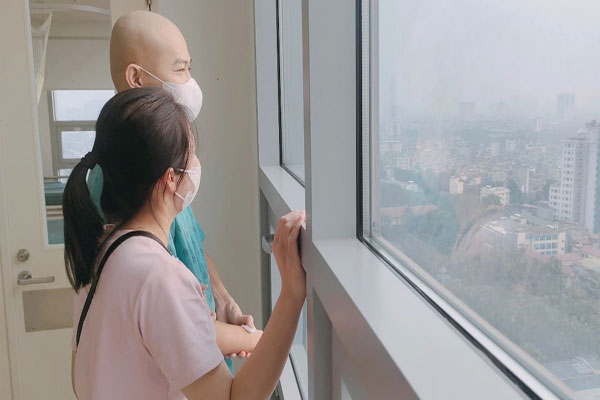 Giận chồng nên chiến tranh lạnh, tôi đang tắm anh đẩy cửa bảo: Để anh gội đầu cho vợ bầu!-2