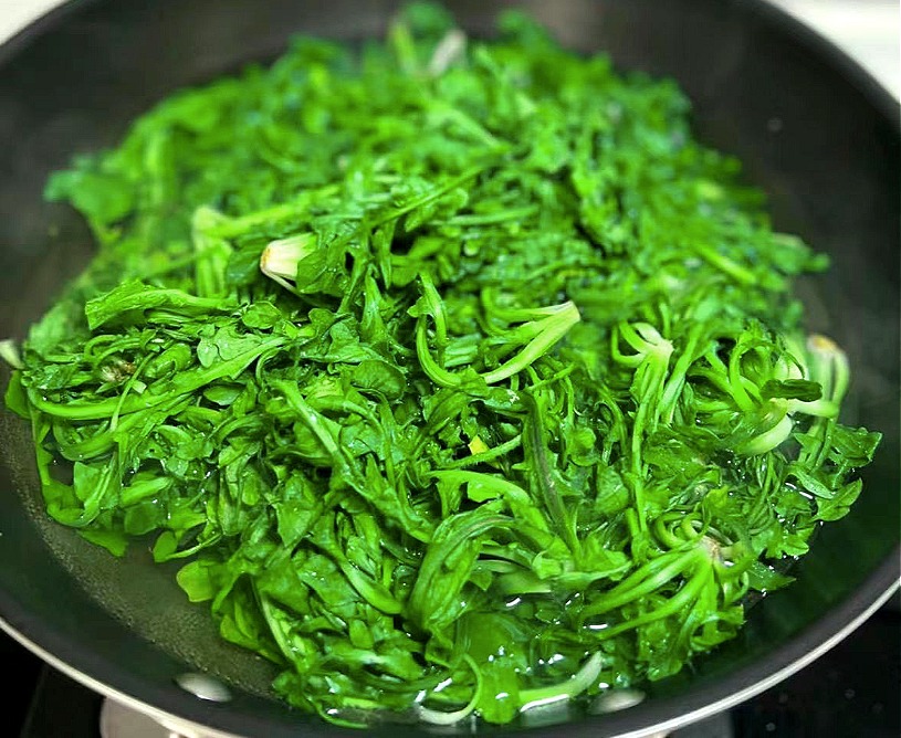 Tháng 3 Âm lịch, ăn loại rau dại này giúp cải thiện thị lực, tăng cường cơ bắp, làm sủi cảo cực ngon-4