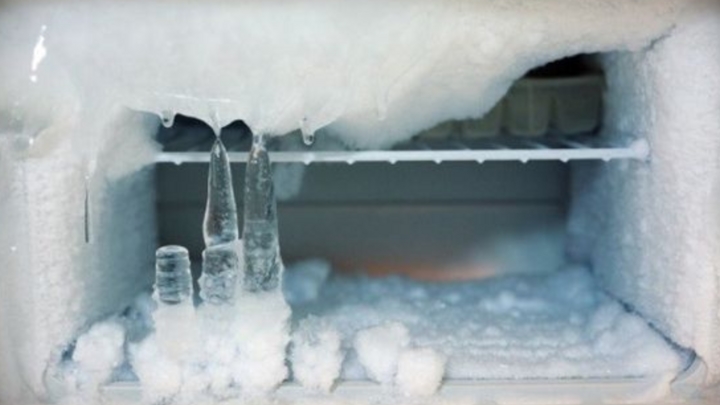 Vì sao tủ lạnh bị đông tuyết và có nên loại bỏ lớp tuyết này?-1