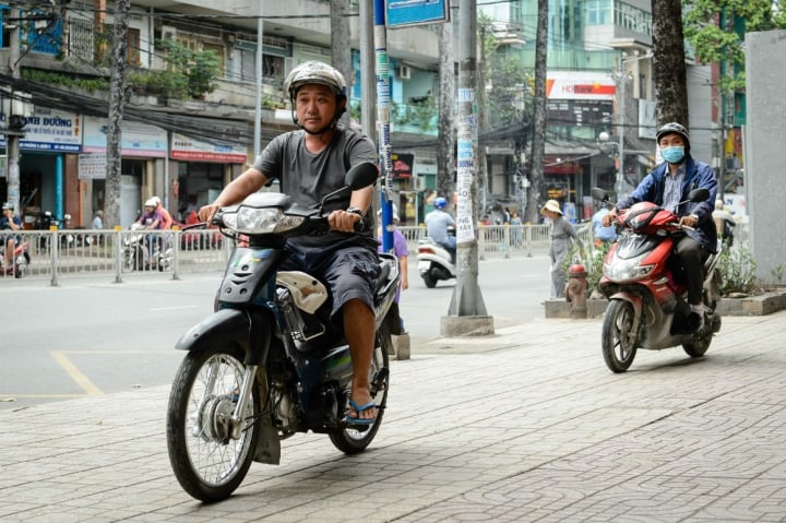 Sau ánh hào quang: Người mẫu bán trà vỉa hè, diễn viên chạy xe ôm-6