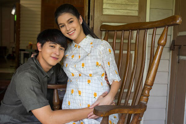 Giận chồng nên chiến tranh lạnh, tôi đang tắm anh đẩy cửa bảo: Để anh gội đầu cho vợ bầu!-1