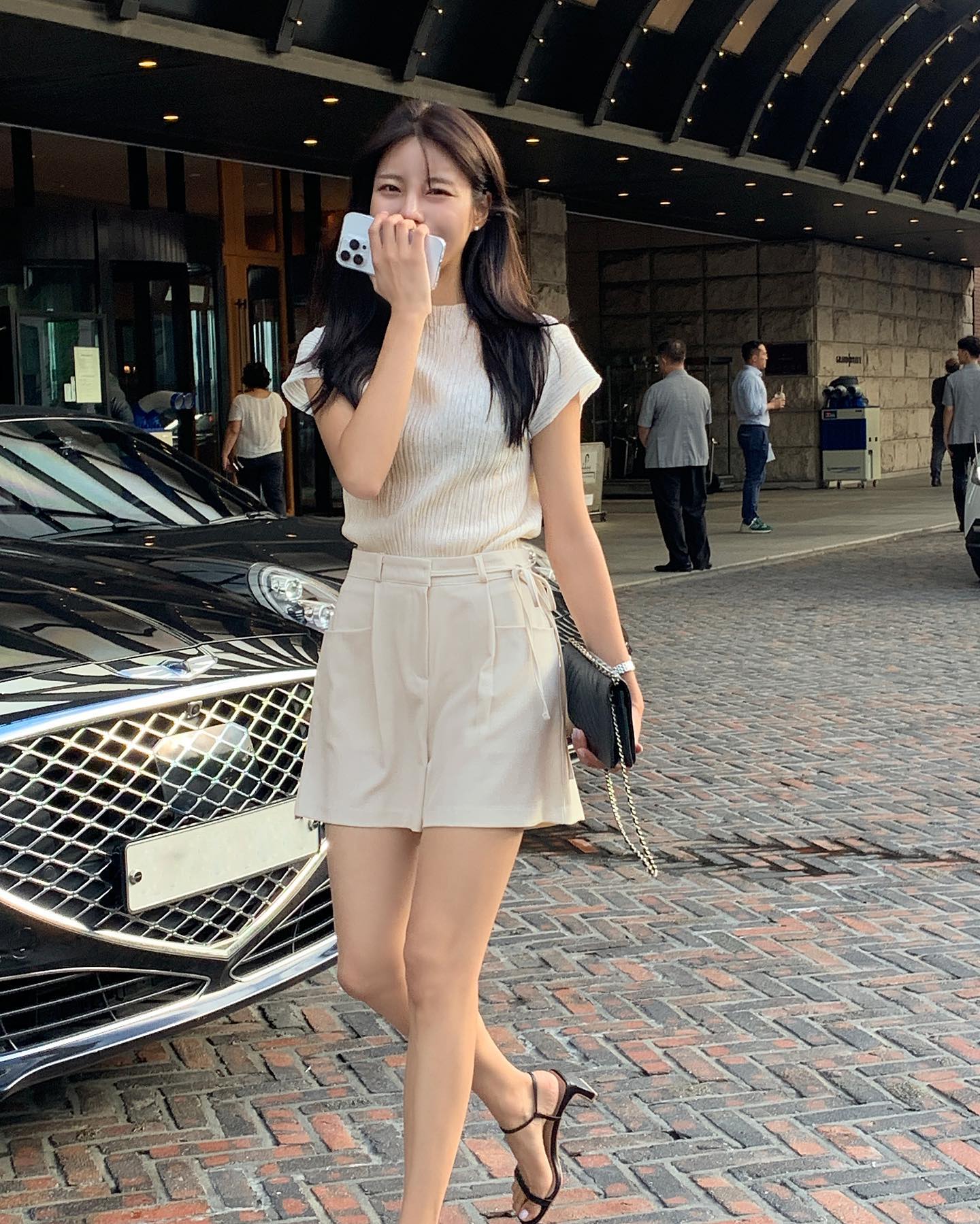 10 cách diện quần short trẻ trung và tinh tế, phù hợp với phụ nữ trên 40 tuổi-5