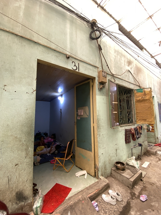 Vụ 2 bé gái bị bắt cóc ở phố đi bộ Nguyễn Huệ: Đêm qua nằm ngủ, con vẫn khóc rồi gọi mẹ-1