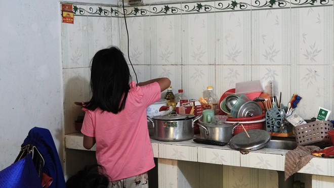 Vụ 2 bé gái bị bắt cóc ở phố đi bộ Nguyễn Huệ: Đêm qua nằm ngủ, con vẫn khóc rồi gọi mẹ-3