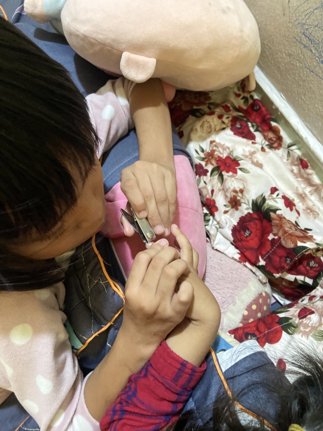 Vụ 2 bé gái bị bắt cóc ở phố đi bộ Nguyễn Huệ: Đêm qua nằm ngủ, con vẫn khóc rồi gọi mẹ-7