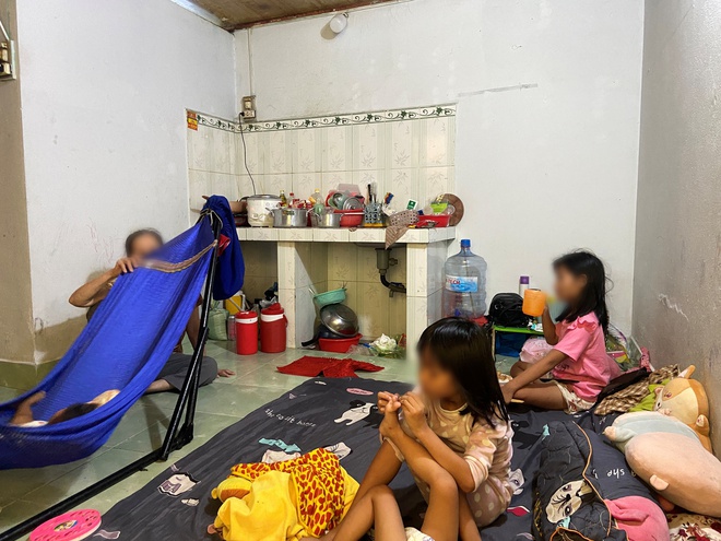 Vụ 2 bé gái bị bắt cóc ở phố đi bộ Nguyễn Huệ: Đêm qua nằm ngủ, con vẫn khóc rồi gọi mẹ-8