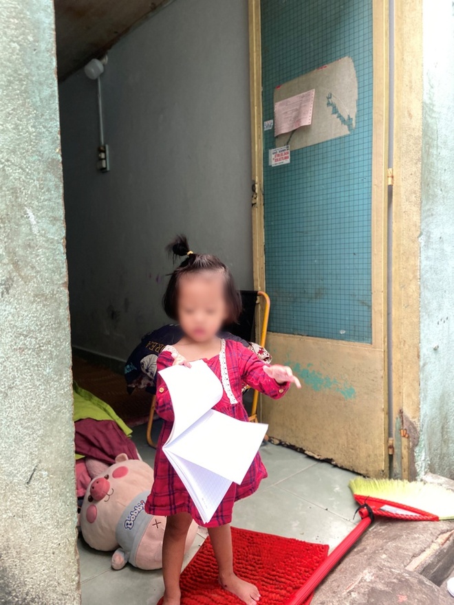 Vụ 2 bé gái bị bắt cóc ở phố đi bộ Nguyễn Huệ: Đêm qua nằm ngủ, con vẫn khóc rồi gọi mẹ-9