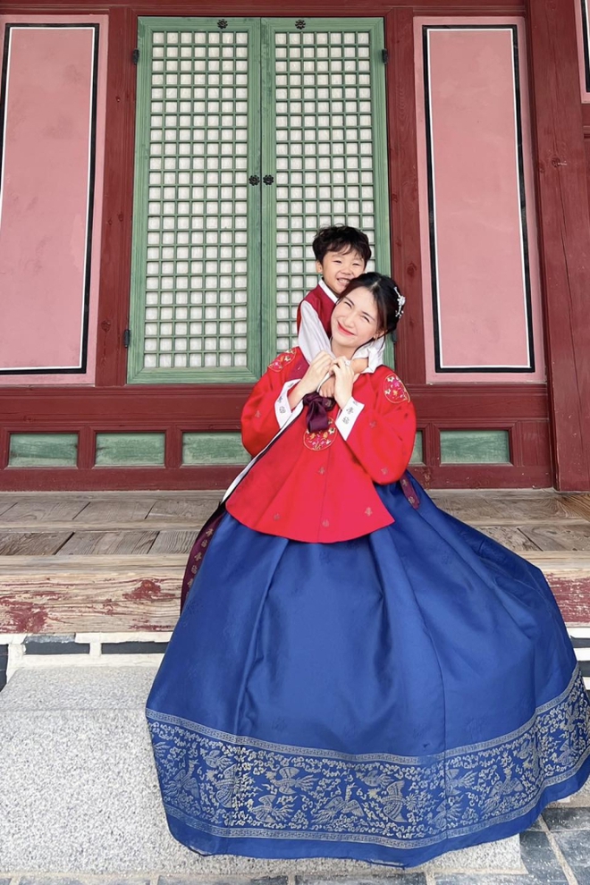 Hòa Minzy chạm mặt thiếu gia Minh Hải khi đón con trai từ Úc trở về, lên tiếng thông tin tái hợp và cưới cuối năm-4