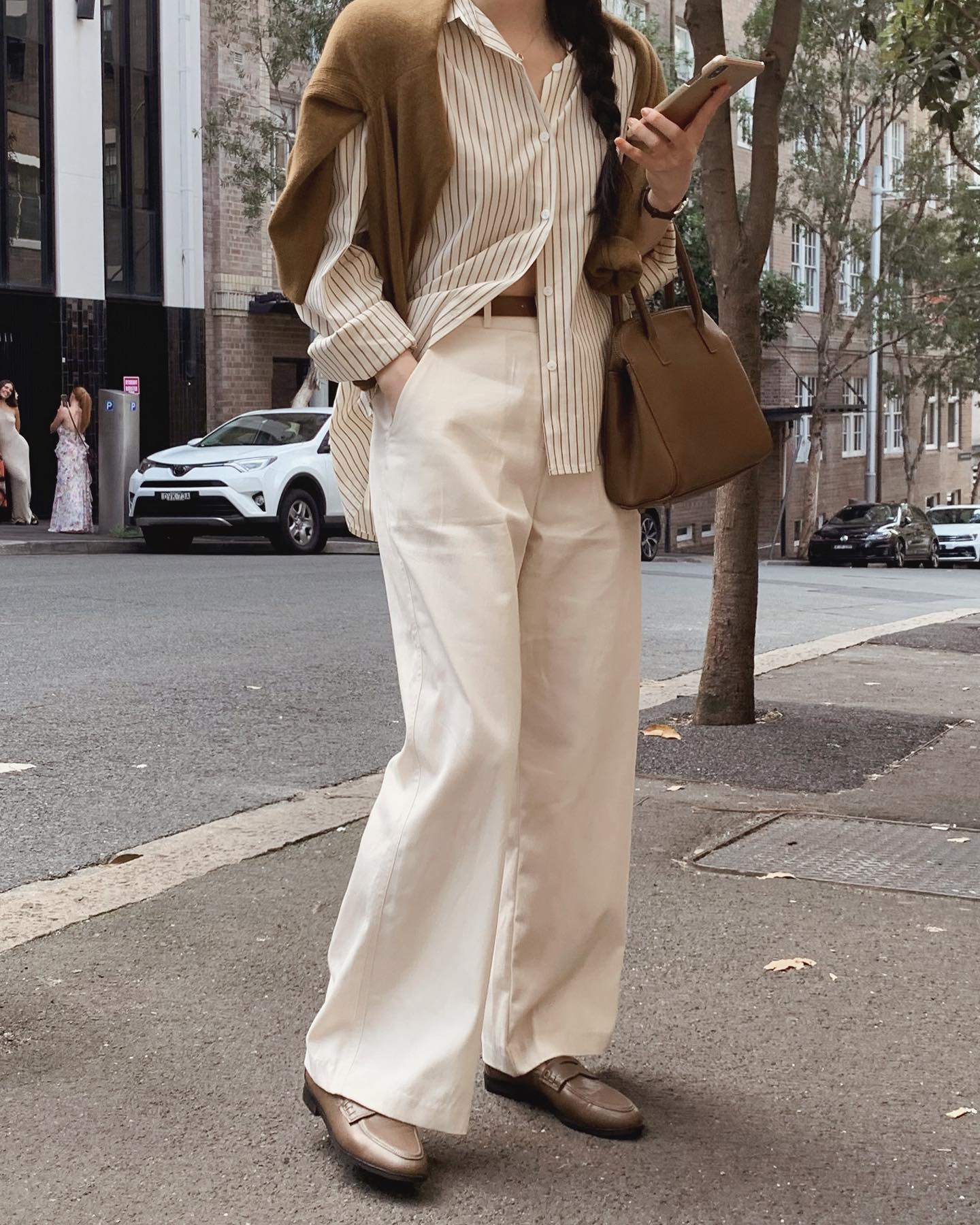 Áo sơ mi phối với 5 kiểu quần này là sành điệu nhất-10