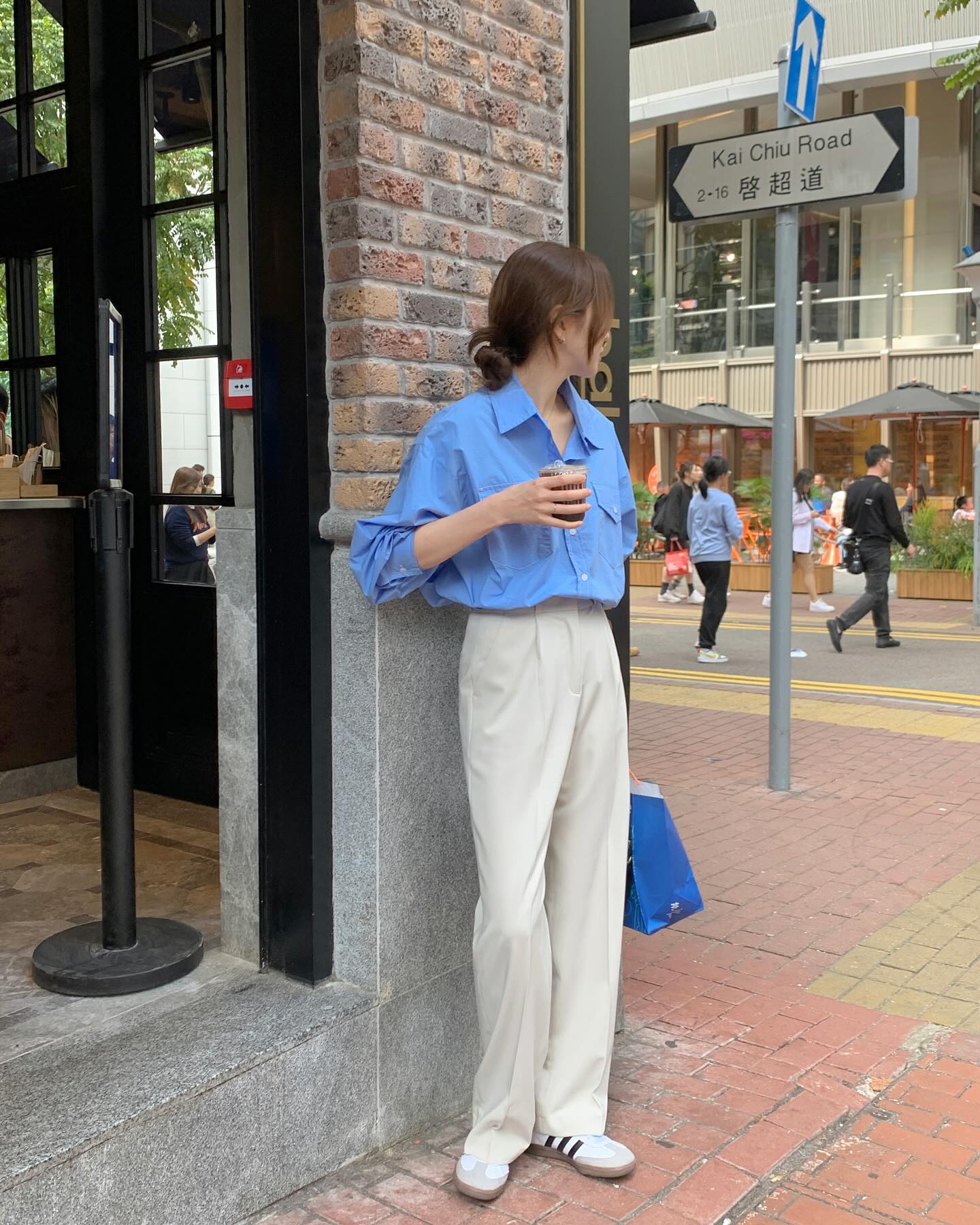 Áo sơ mi phối với 5 kiểu quần này là sành điệu nhất-9