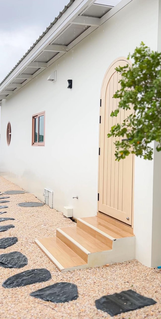 Ngôi nhà ở Thái Lan được dân mạng share điên đảo: Góc nào cũng chill, riêng sân vườn và căn bếp thì mê chữ ê kéo dài-3