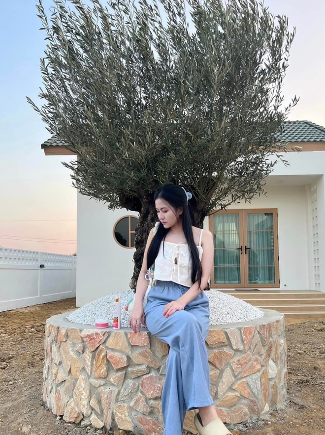 Ngôi nhà ở Thái Lan được dân mạng share điên đảo: Góc nào cũng chill, riêng sân vườn và căn bếp thì mê chữ ê kéo dài-12