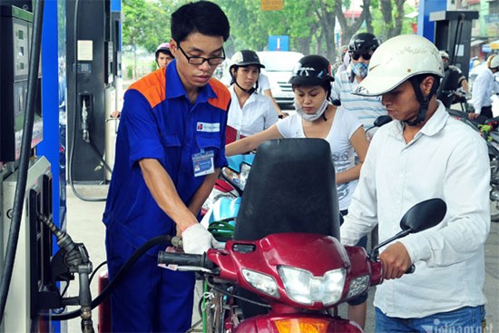 Giá xăng trong nước có thể tăng tiếp dù dầu thế giới hạ nhiệt