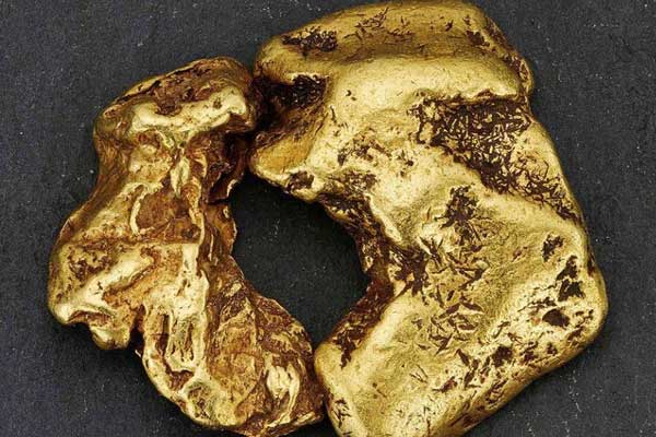 Ngụp lặn dưới sông, người đàn ông vô tình tìm thấy khối vàng lớn nhất quốc gia-1