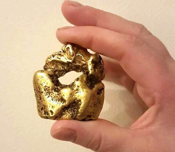 Ngụp lặn dưới sông, người đàn ông vô tình tìm thấy khối vàng lớn nhất quốc gia-2