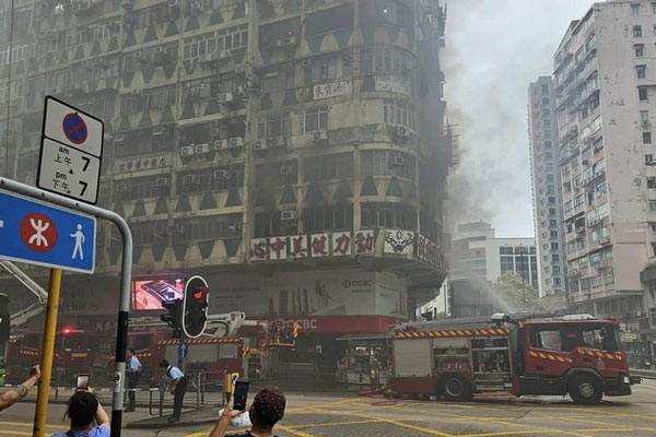 Cháy lớn tại tòa nhà cao tầng ở Hồng Kông (Trung Quốc), 40 người thương vong-1