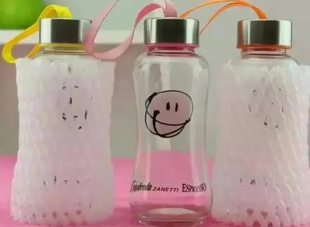 Đi chợ về thừa tấm lưới bọc hoa quả, đừng vội bỏ đi bởi nó có cực nhiều công dụng: Tiết kiệm 1 mớ tiền-9