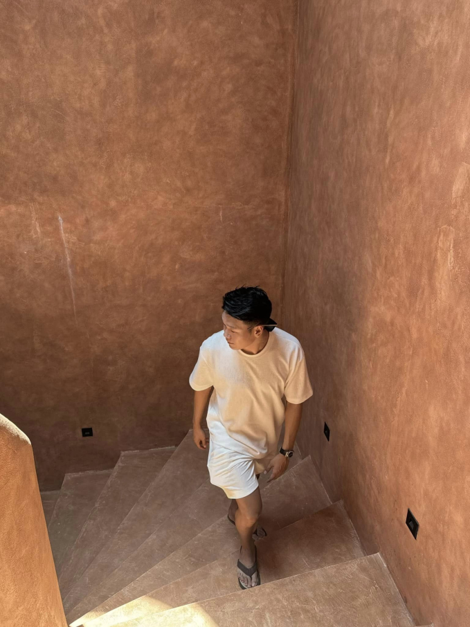 Vợ Thành Chung diện váy ngắn khoe trọn đôi kiếm Nhật, so kè với Doãn Hải My một chín một mười-8