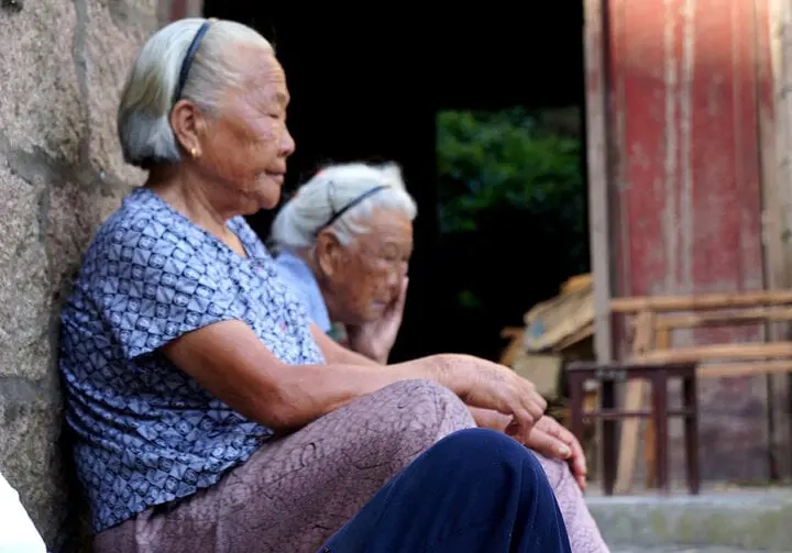 Con bất hiếu do nuông chiều, có kẻ 50 tuổi vẫn ăn bám, nã tiền cha mẹ-1