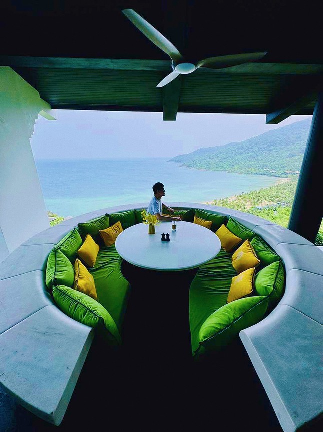 Vợ chồng Lâm Chí Dĩnh uống cà phê, ăn phở tại Đà Nẵng-3