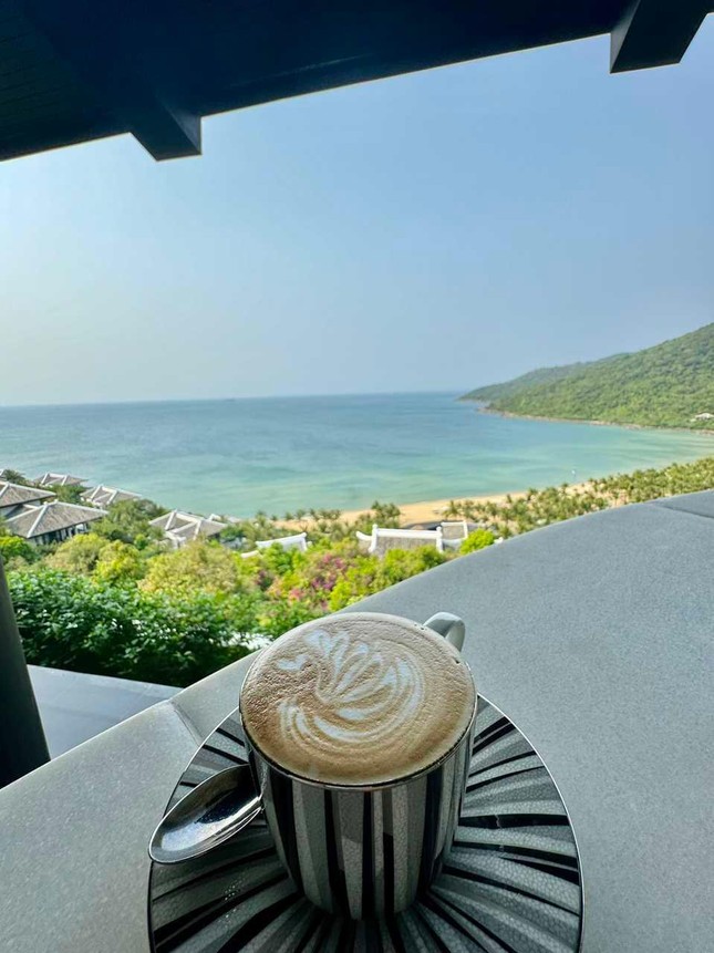 Vợ chồng Lâm Chí Dĩnh uống cà phê, ăn phở tại Đà Nẵng-1