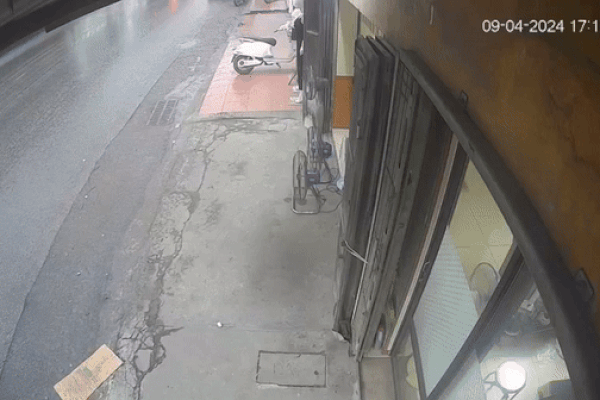 CLIP: Ớn lạnh dòi lúc nhúc trong cá lóc nướng-2