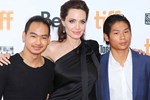 Con gái út 16 tuổi của Angelina Jolie và Brad Pitt: Được khen xinh đẹp và nữ tính nhất nhà, có mối quan hệ cực thân thiết với mẹ-6