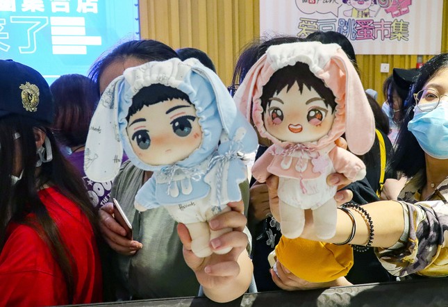 Giới trẻ Trung Quốc đua nhau nuôi búp bê như con-4