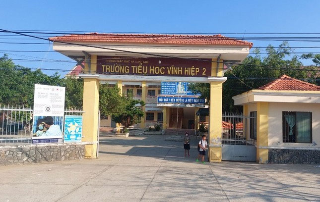 Gia hạn tạm đình chỉ công tác thầy giáo bị tố có hành vi lệch chuẩn với nữ sinh lớp 5-1