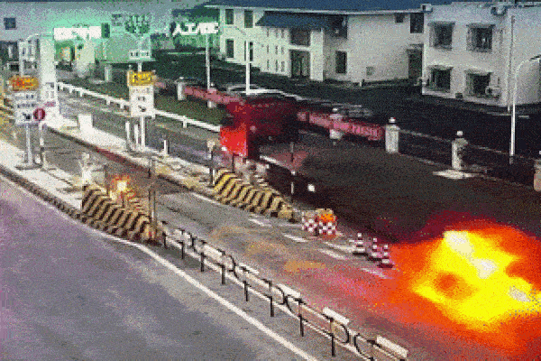 Cháy lớn siêu thị điện máy ở Sơn La-2