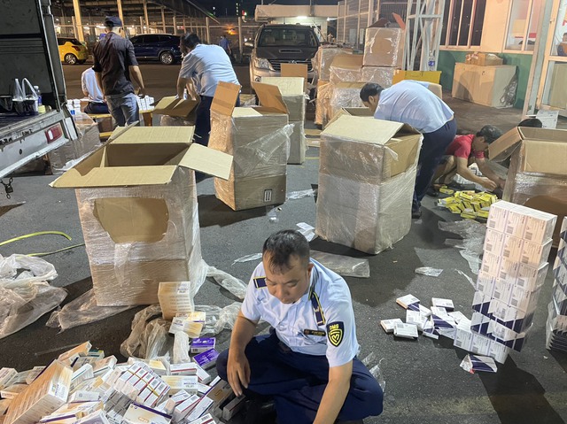 Hơn 18.000 hộp tân dược không rõ nguồn gốc tại khuôn viên kho quốc nội sân bay Tân Sơn Nhất-1