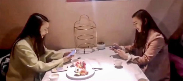 Chị em song sinh thất lạc bất ngờ tái hợp sau 30 năm-2