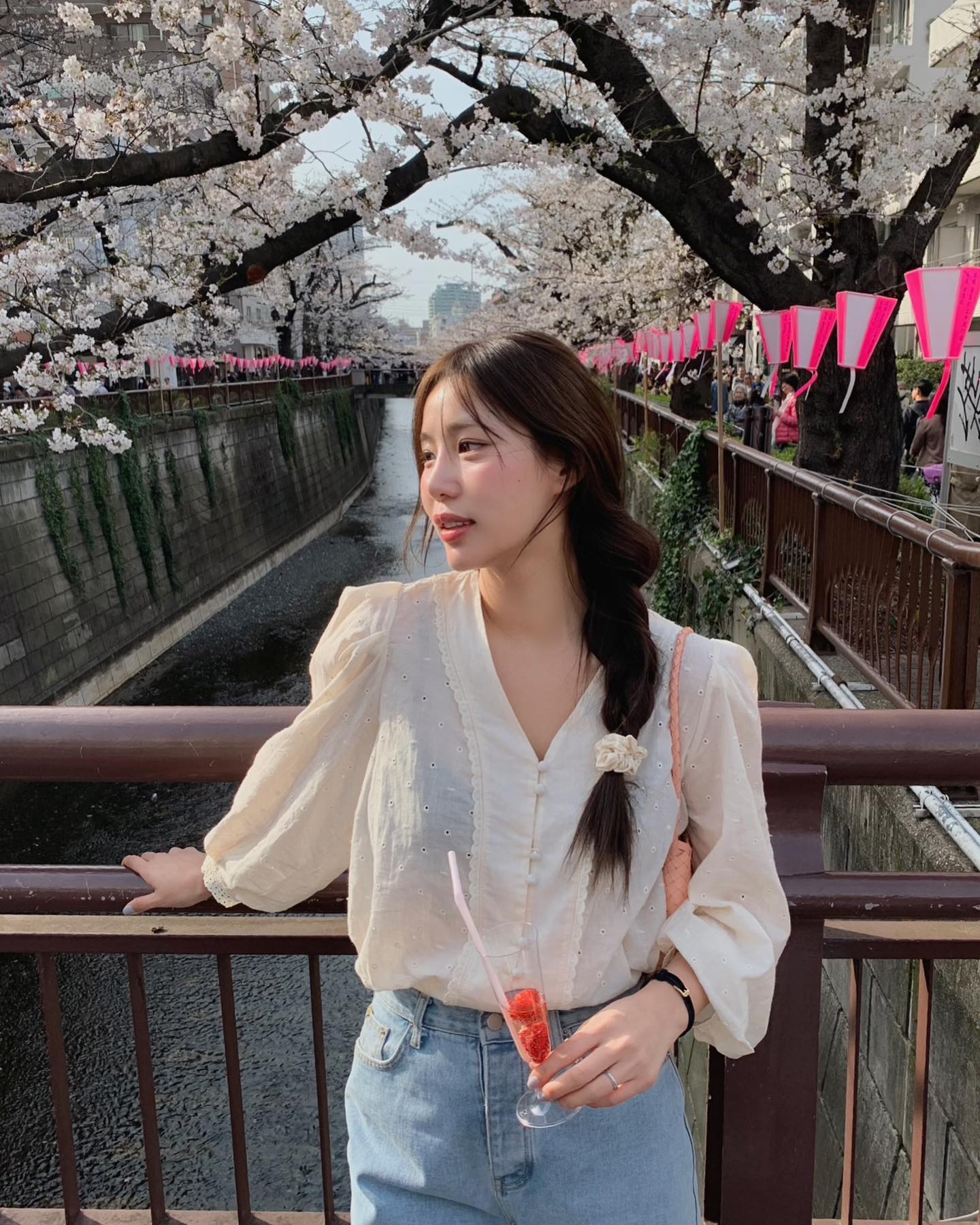 Nàng fashion blogger Hàn Quốc gợi ý 10 cách mặc áo trắng sành điệu suốt mùa hè-10