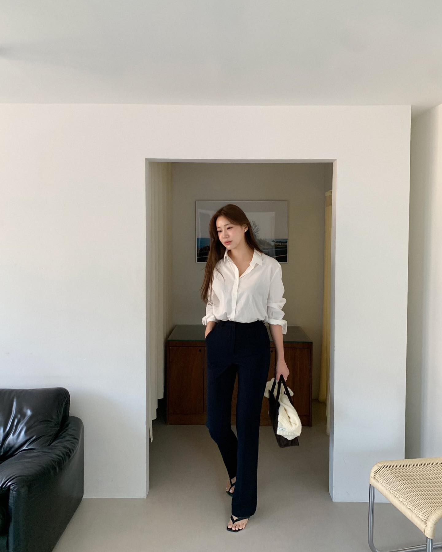 Nàng fashion blogger Hàn Quốc gợi ý 10 cách mặc áo trắng sành điệu suốt mùa hè-5