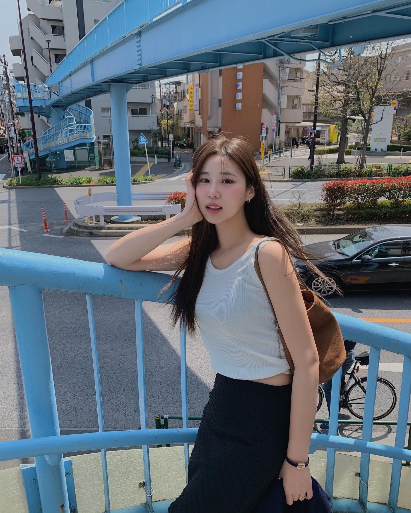 Nàng fashion blogger Hàn Quốc gợi ý 10 cách mặc áo trắng sành điệu suốt mùa hè-9