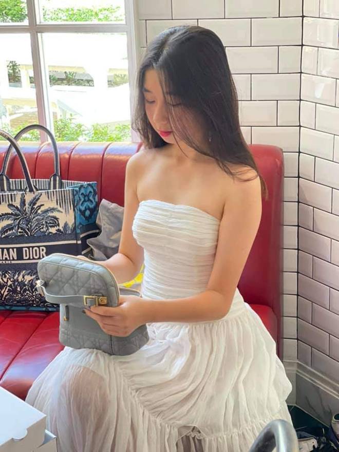 Hoa hậu Việt duy nhất đặt tên cho con gái theo họ Tống hiếm gặp, cô bé giờ 16 tuổi y như tên gọi-3