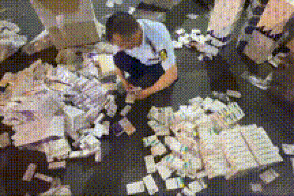 Bắt giữ hơn 18.000 hộp thuốc tân dược trong kho sân bay Tân Sơn Nhất